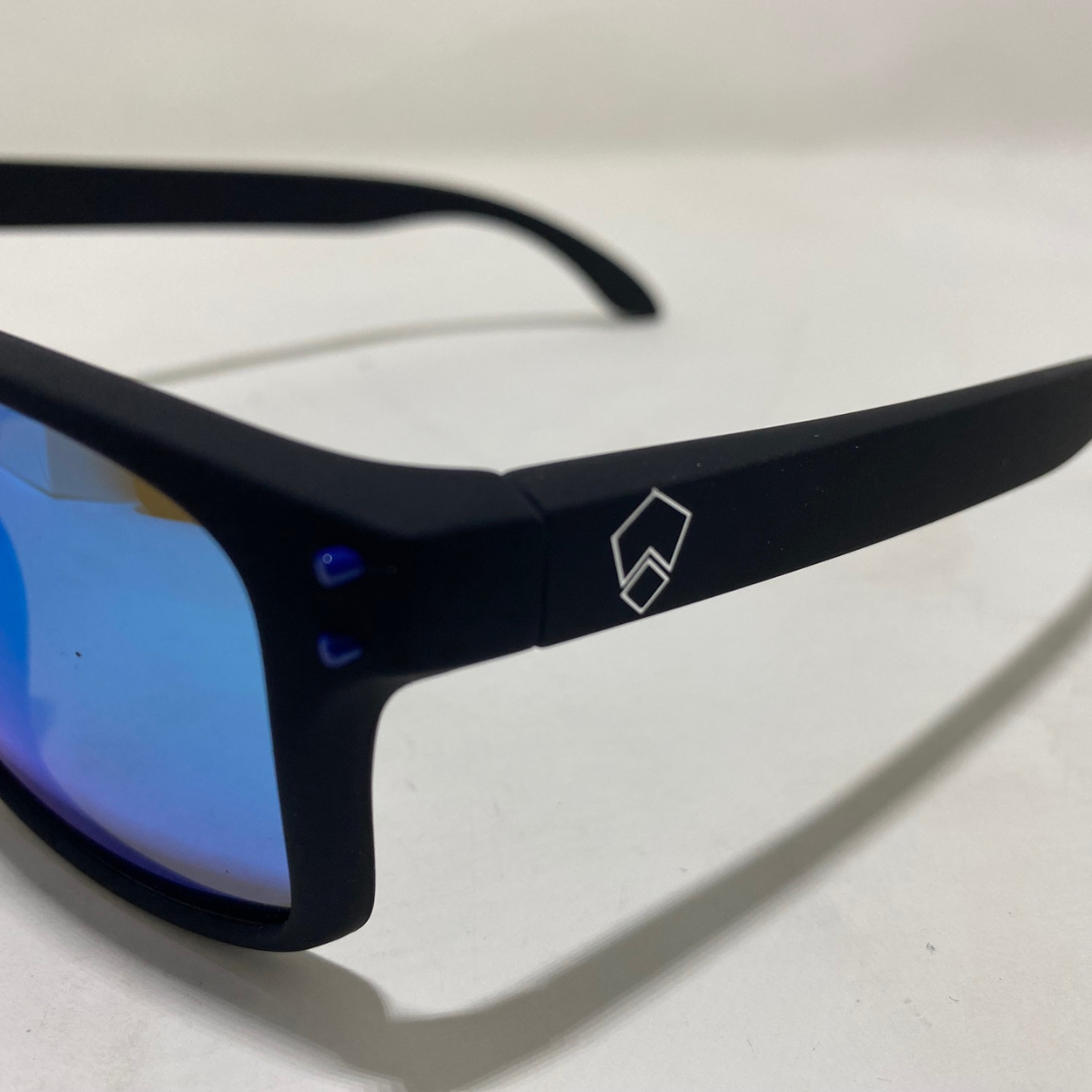 PM Sunglasses  Black / Blue with Bag