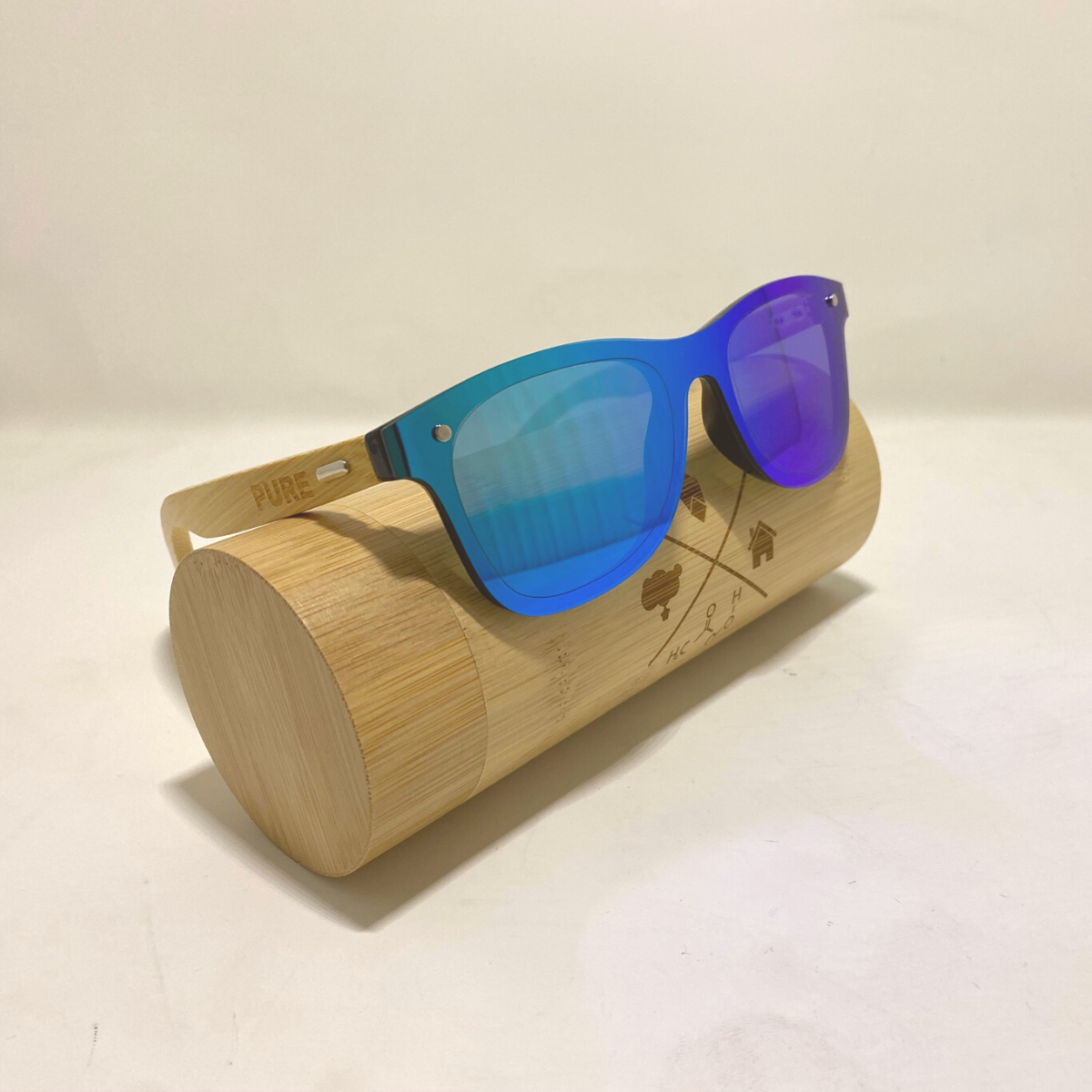 PM universal logo Sunglasses in Bamboo case