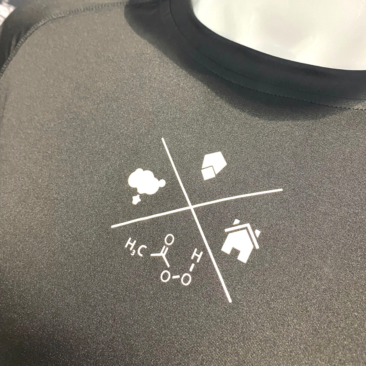 PM Black or Off-white Universal logo lightweight shirt